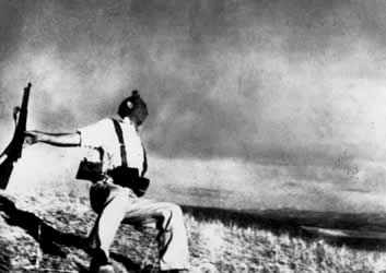 beroemde en omstreden foto van Robert Capa